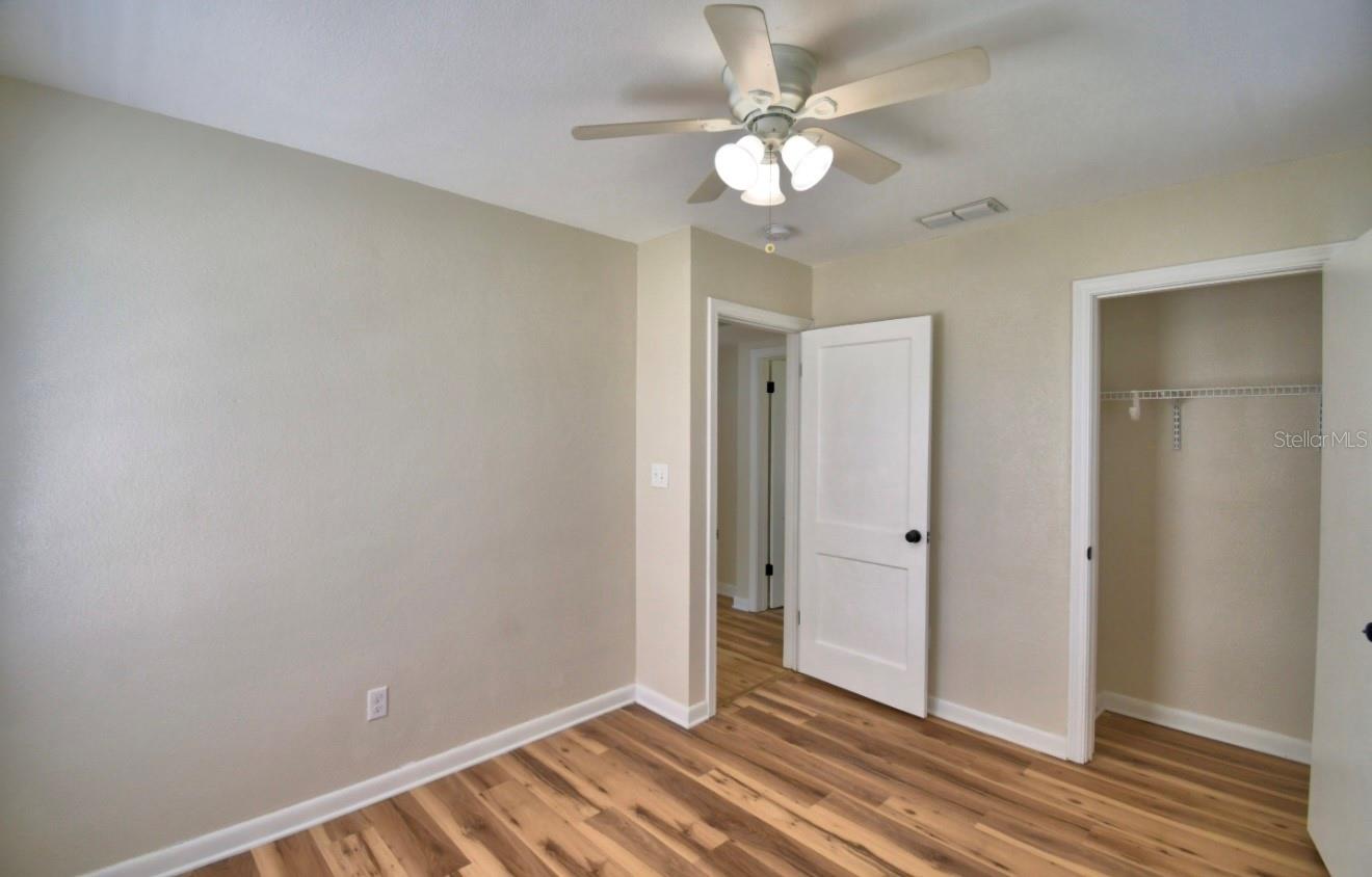 Image 17 of 22 For 930 Lakeview Avenue