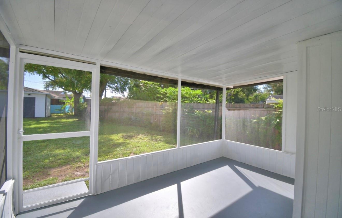 Image 18 of 22 For 930 Lakeview Avenue