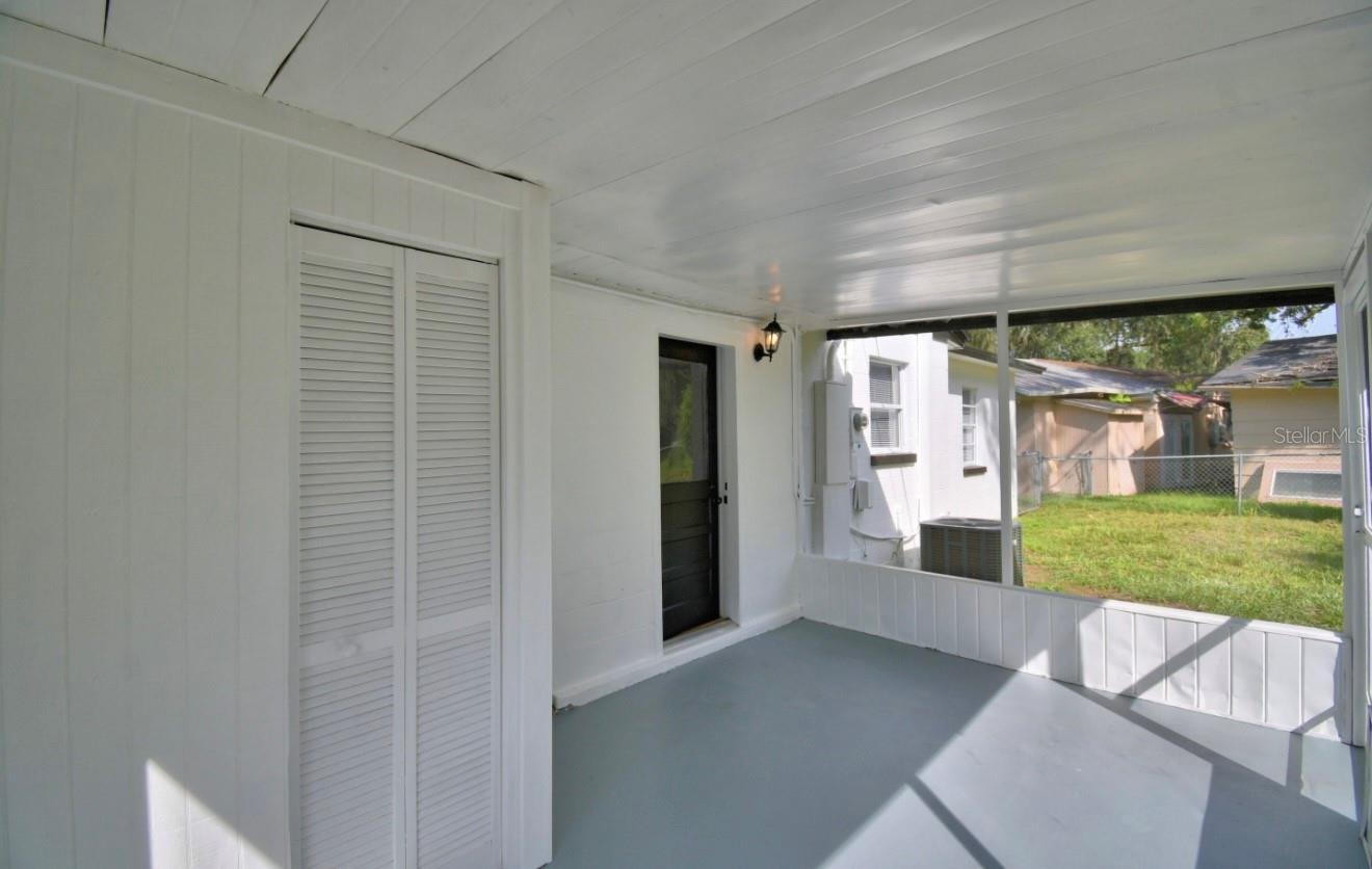 Image 19 of 22 For 930 Lakeview Avenue