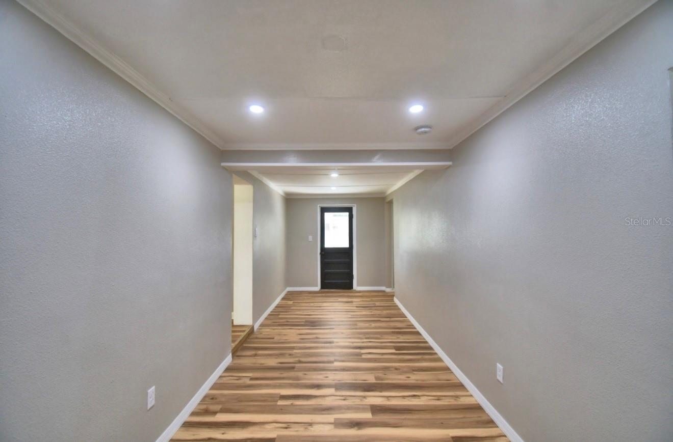Image 3 of 22 For 930 Lakeview Avenue