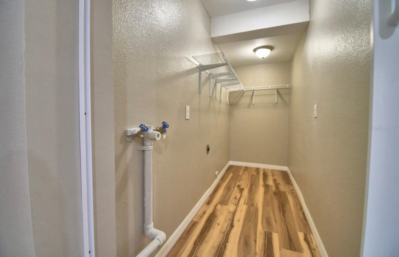 Image 4 of 22 For 930 Lakeview Avenue
