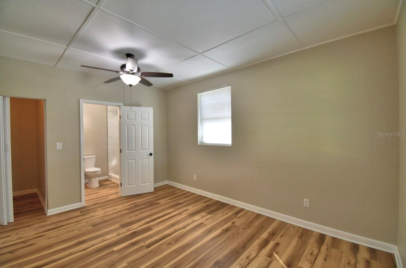 Image 5 of 22 For 930 Lakeview Avenue