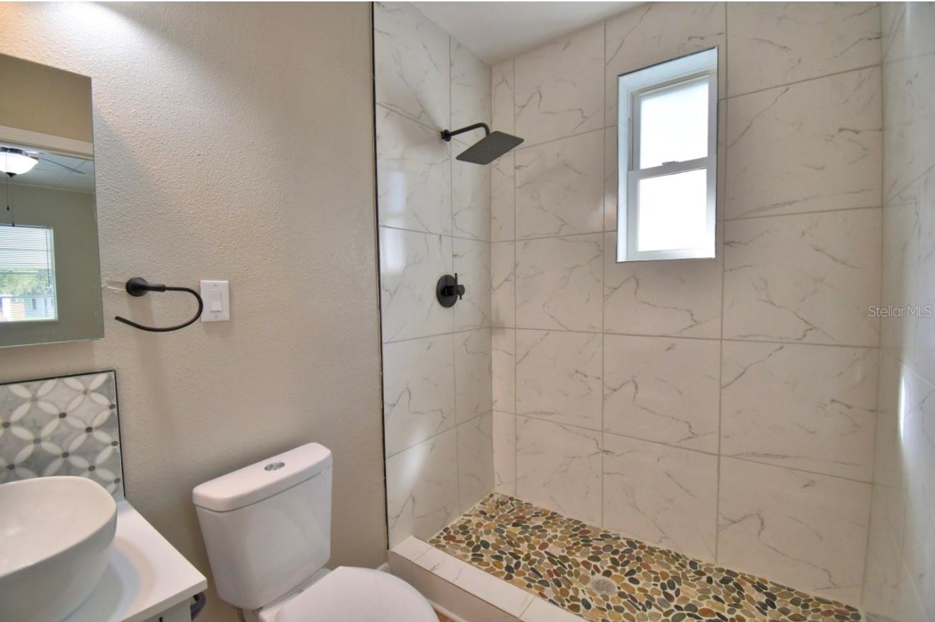 Image 8 of 22 For 930 Lakeview Avenue