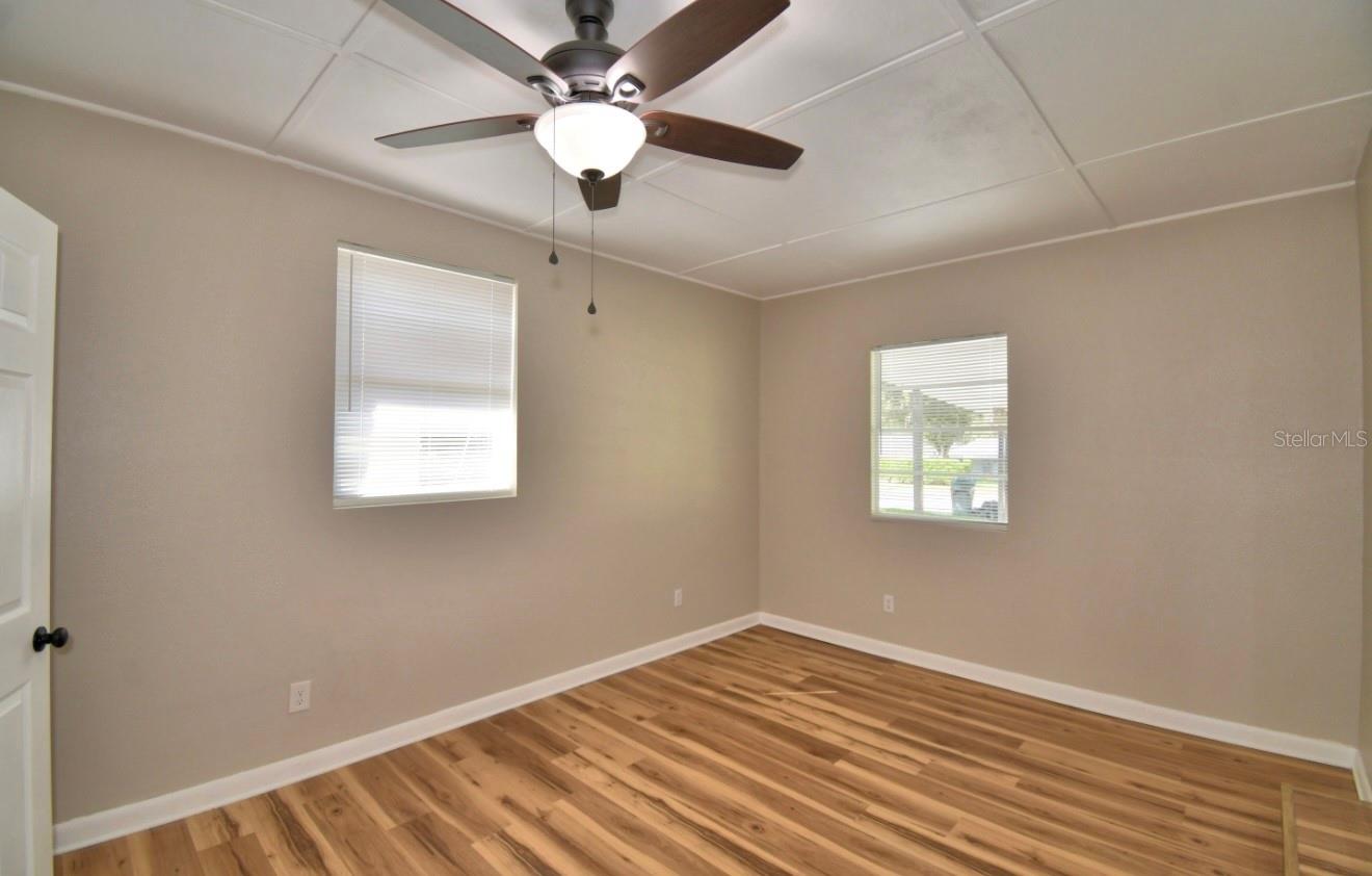 Image 9 of 22 For 930 Lakeview Avenue