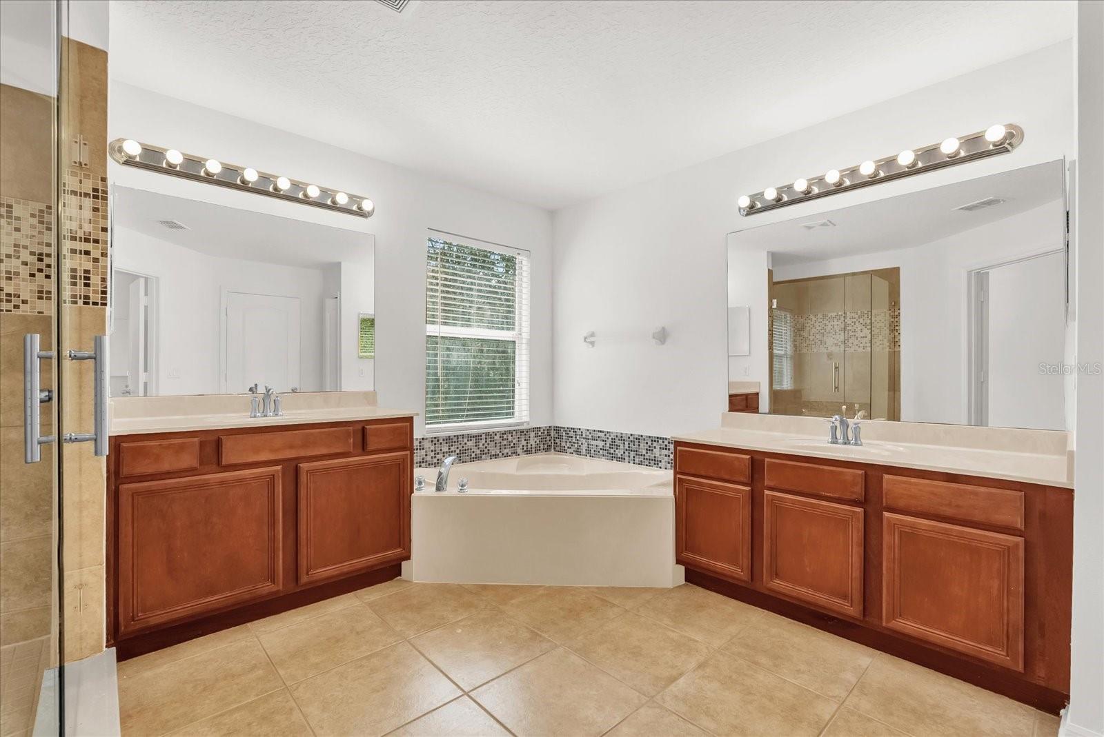 Image 24 of 36 For 5525 Oakworth Place