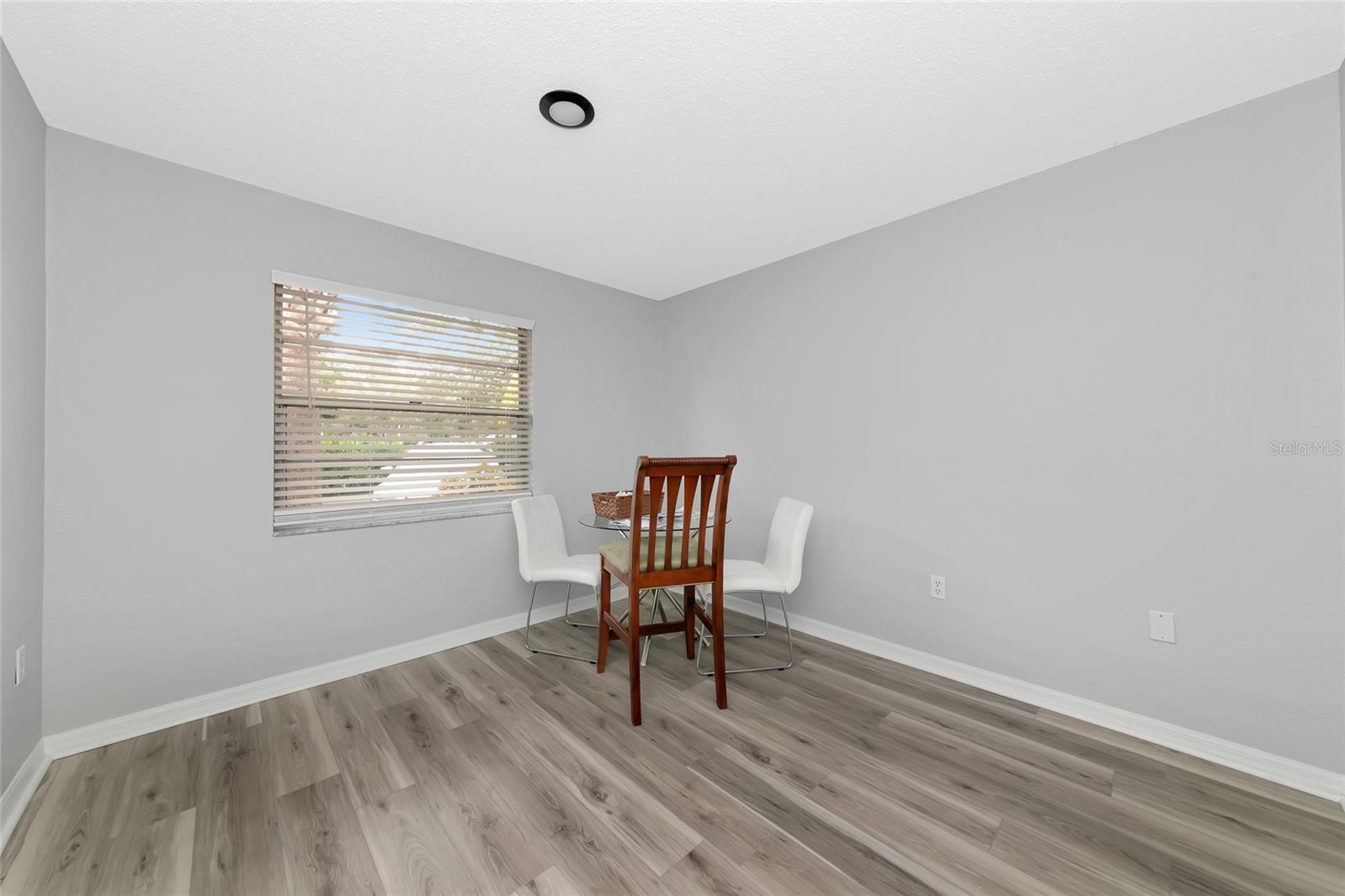 Image 24 of 39 For 966 La Costa Circle 5