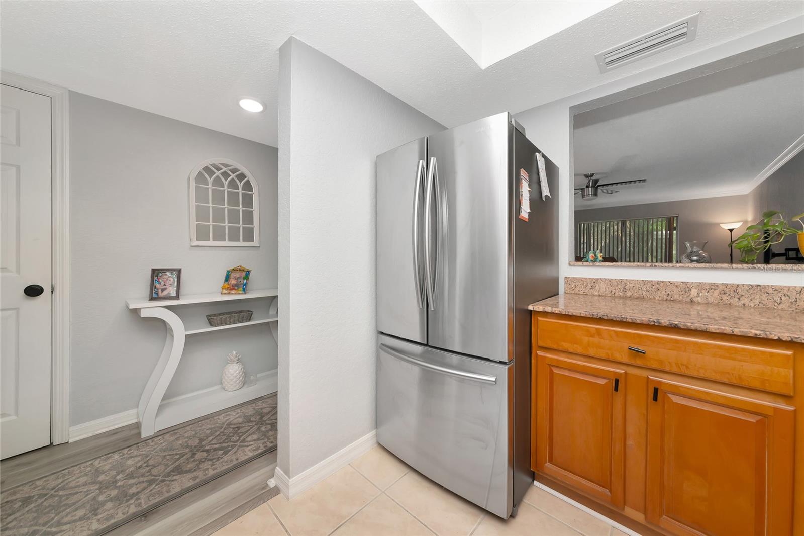 Image 6 of 39 For 966 La Costa Circle 5