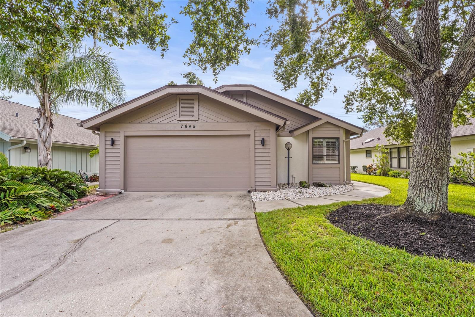 Image 4 of 51 For 7845 Pine Trace Drive