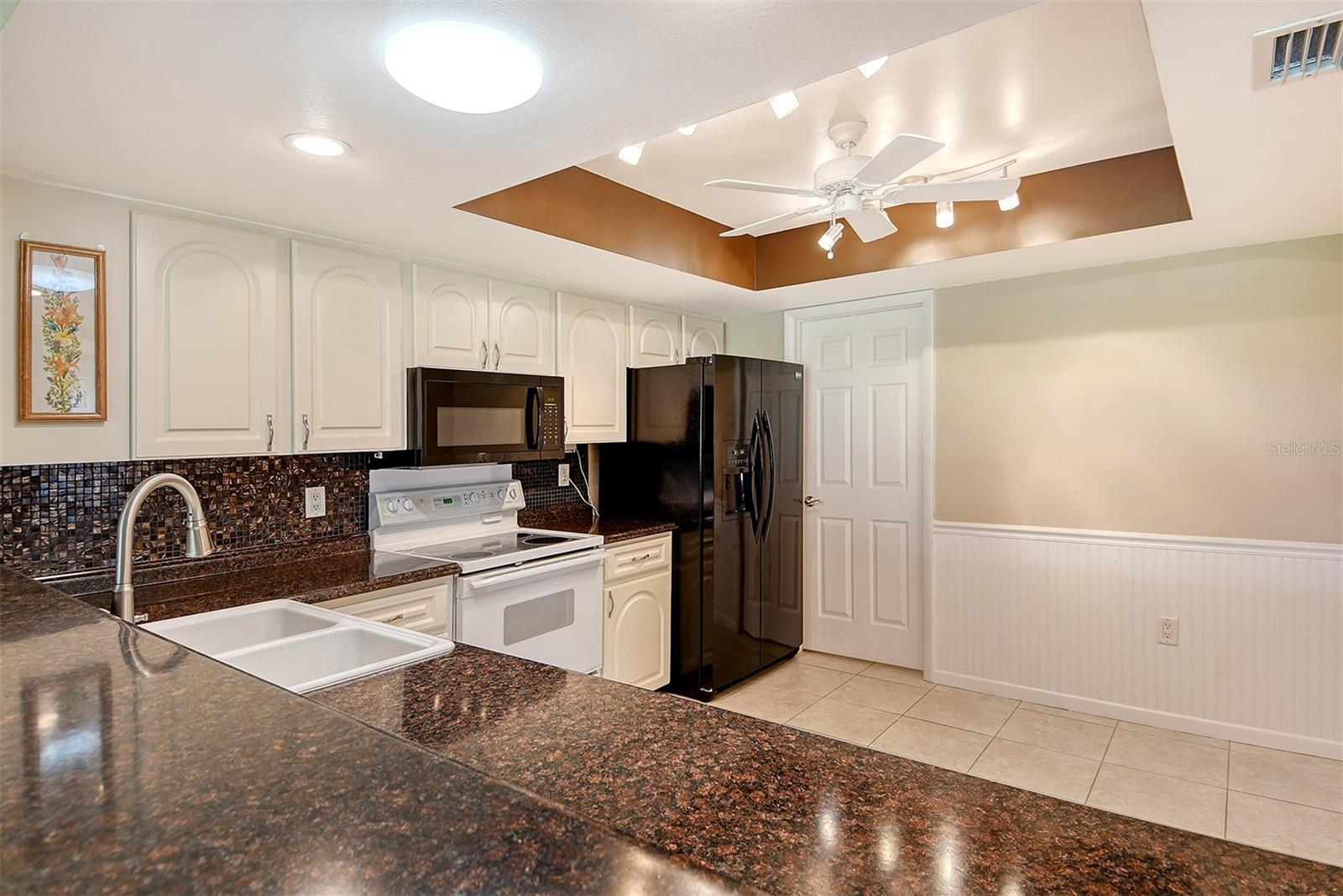Image 18 of 38 For 5609 Evergreen Drive 28