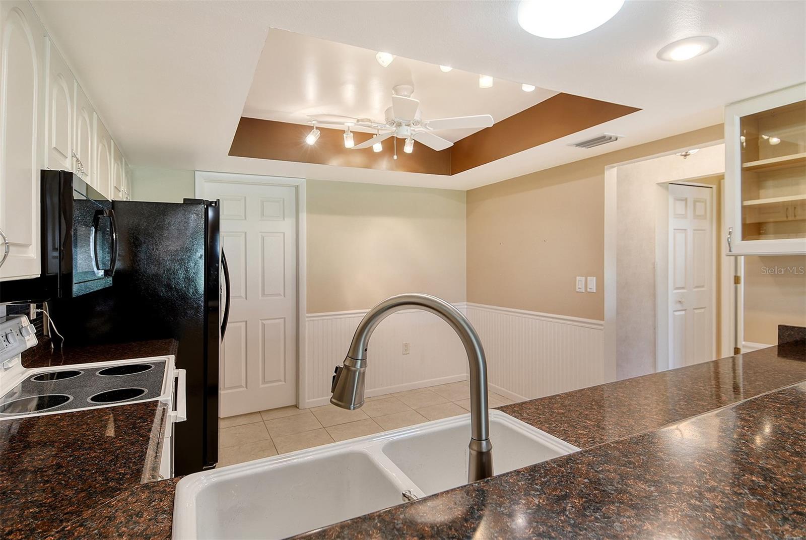 Image 19 of 38 For 5609 Evergreen Drive 28