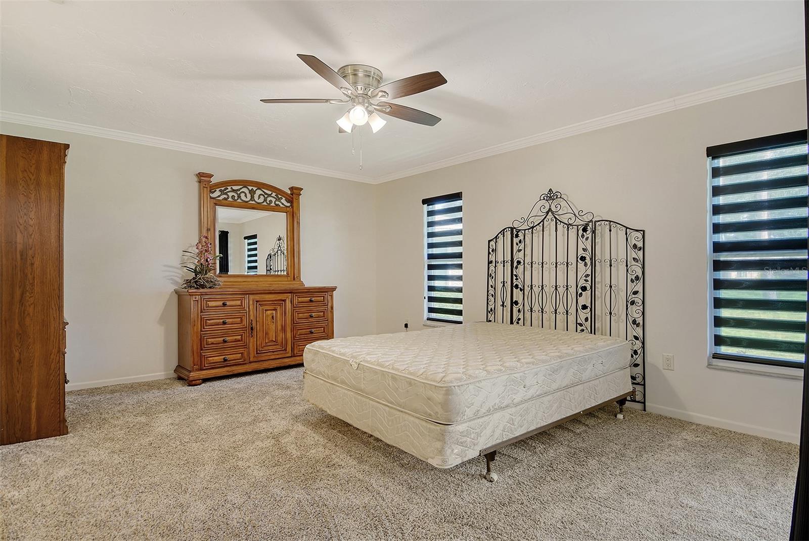 Image 23 of 38 For 5609 Evergreen Drive 28