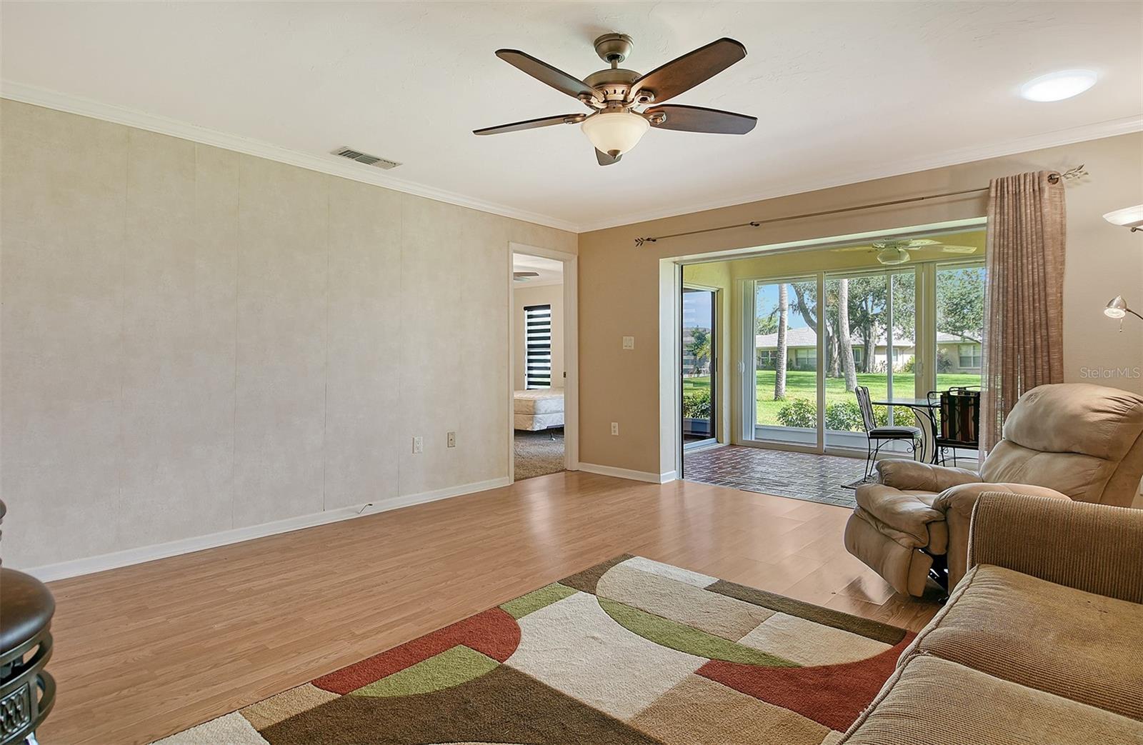 Image 8 of 38 For 5609 Evergreen Drive 28