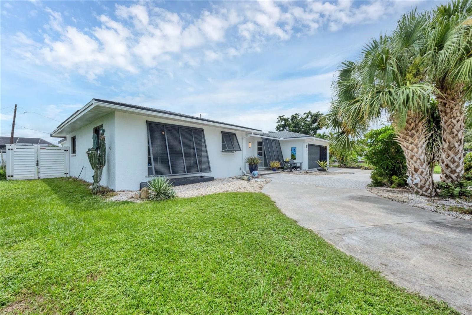 Details for 527 Bellaire Drive, VENICE, FL 34293