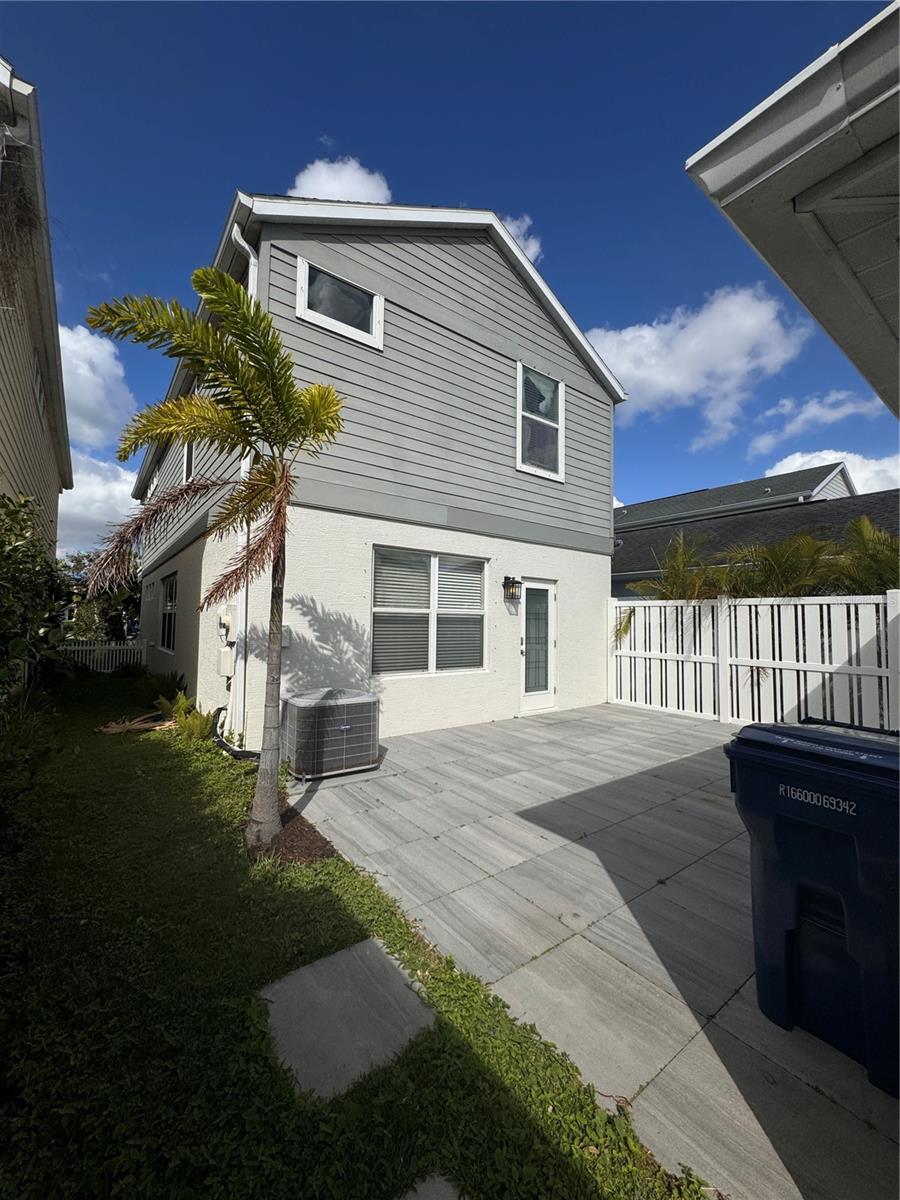 Image 3 of 14 For 6425 Autumn Woods Way