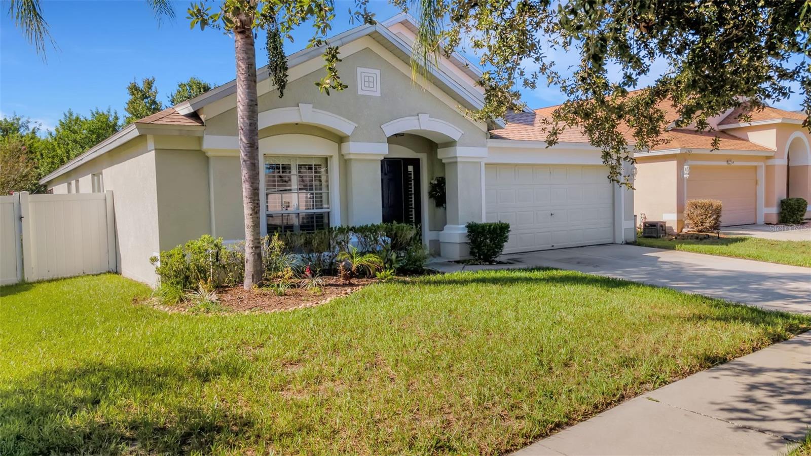 Listing photo id 2 for 11567 Misty Isle Lane