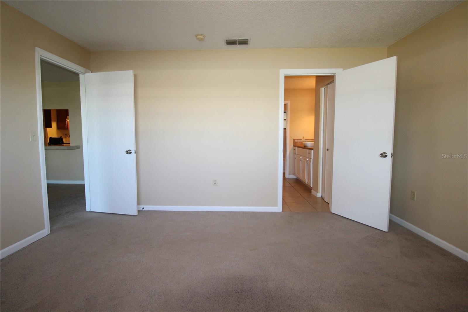 Image 10 of 19 For 5509 Fountain Lake Circle C205