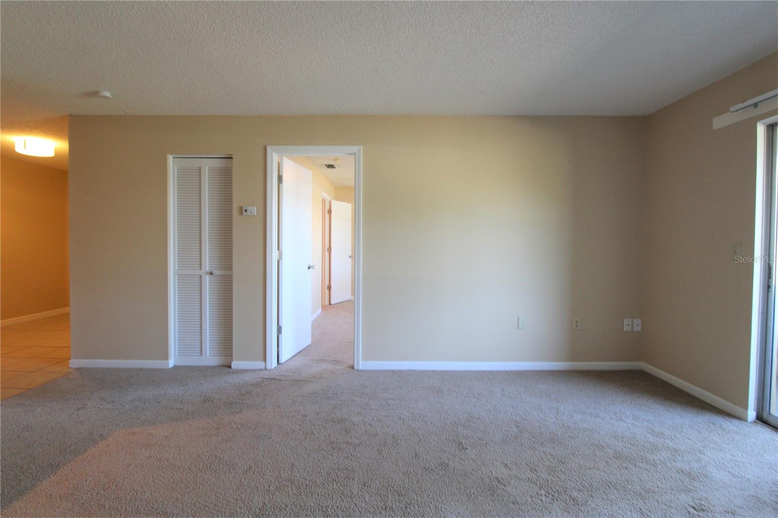 Image 7 of 19 For 5509 Fountain Lake Circle C205