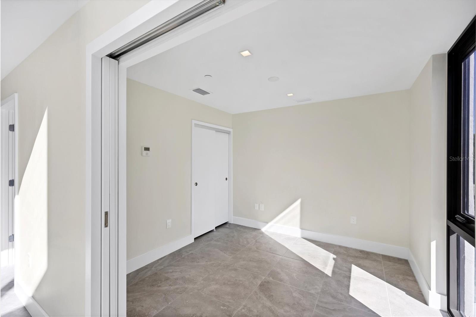 Image 12 of 33 For 1558 4th Street 216