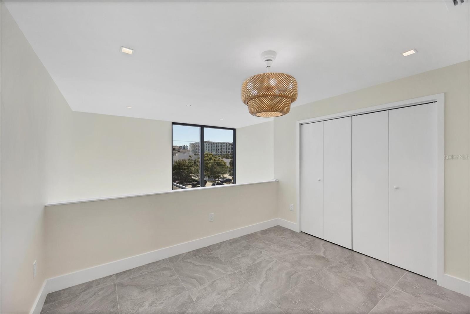 Image 18 of 33 For 1558 4th Street 216