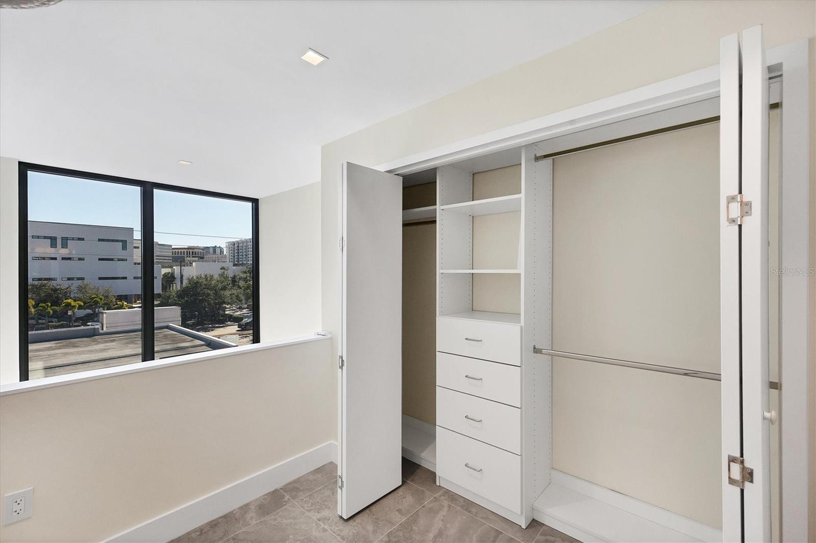 Image 20 of 33 For 1558 4th Street 216