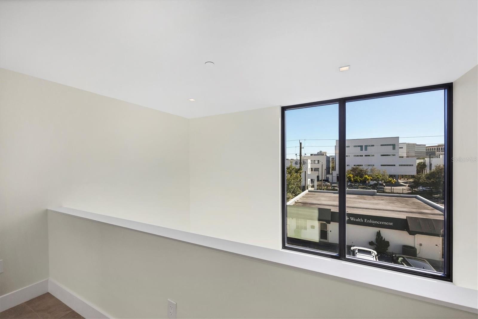 Image 21 of 33 For 1558 4th Street 216