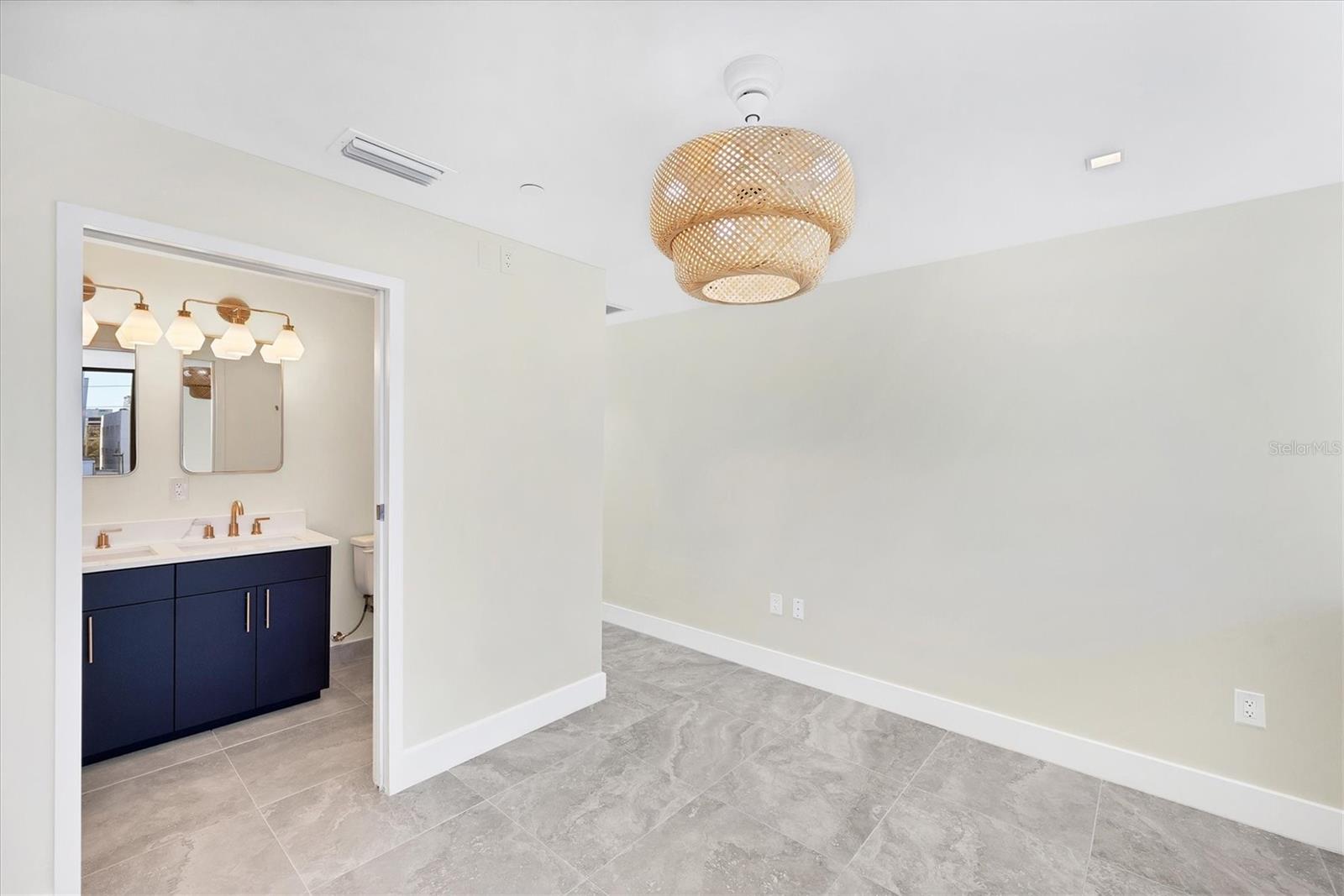 Image 22 of 33 For 1558 4th Street 216