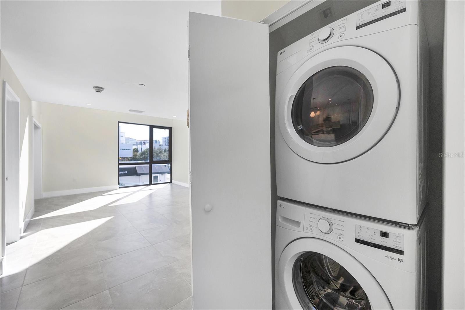 Image 25 of 33 For 1558 4th Street 216