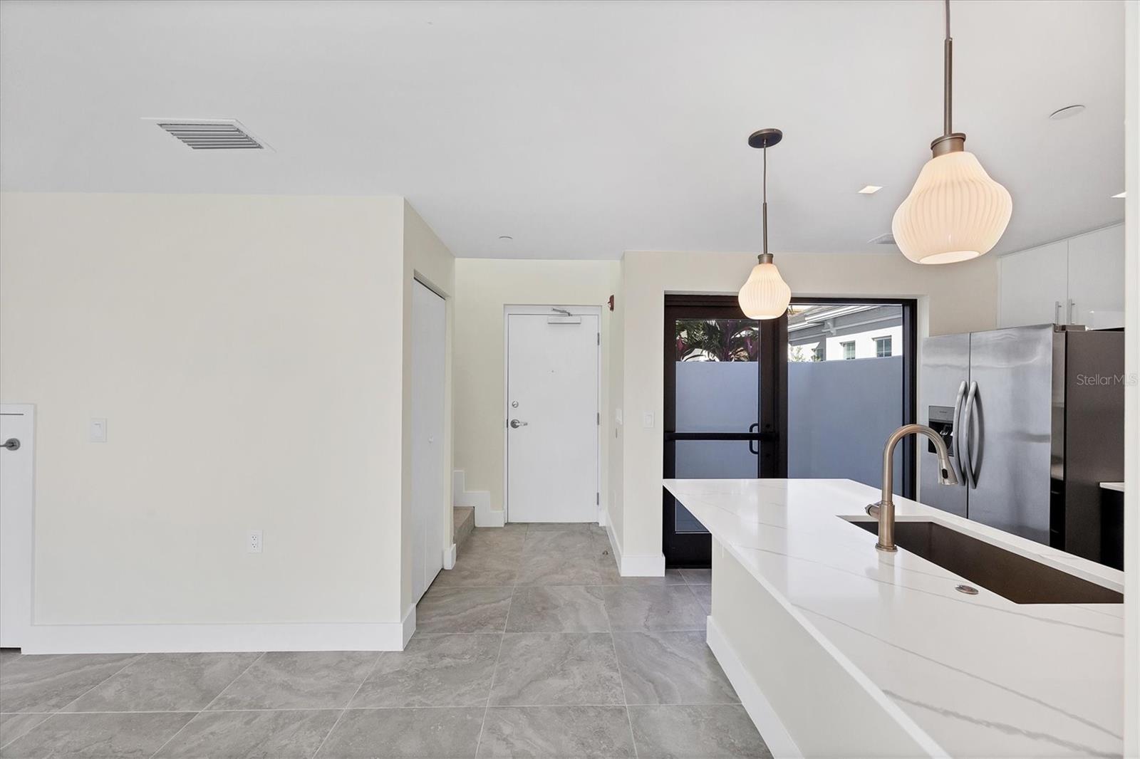 Image 7 of 33 For 1558 4th Street 216