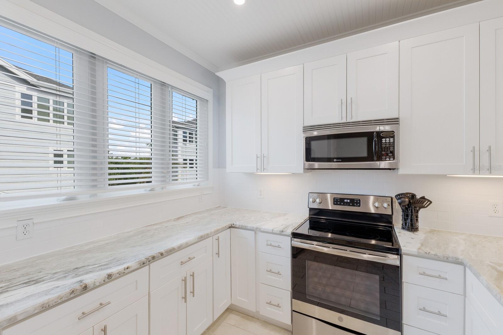 Image 13 of 38 For 847 Evergreen Way