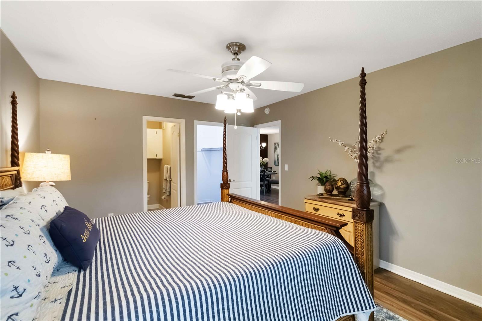 Image 11 of 21 For 2300 Stickney Point Road 125
