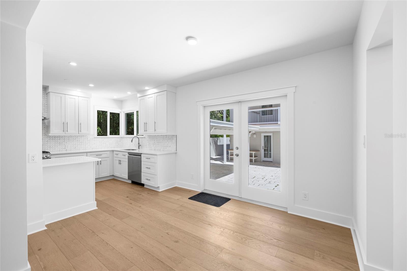 Image 12 of 65 For 860 Snell Isle Boulevard Ne