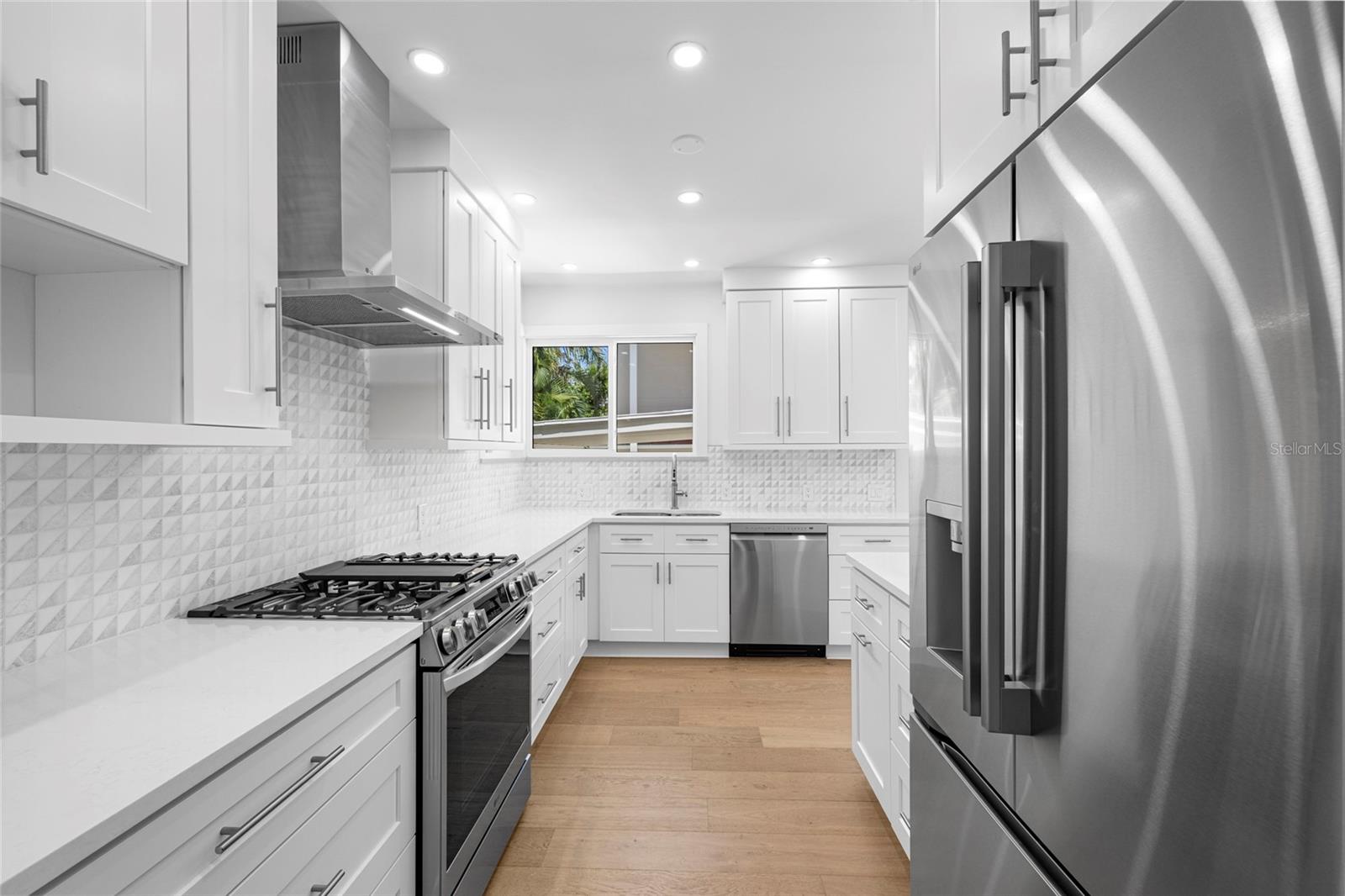 Image 21 of 65 For 860 Snell Isle Boulevard Ne