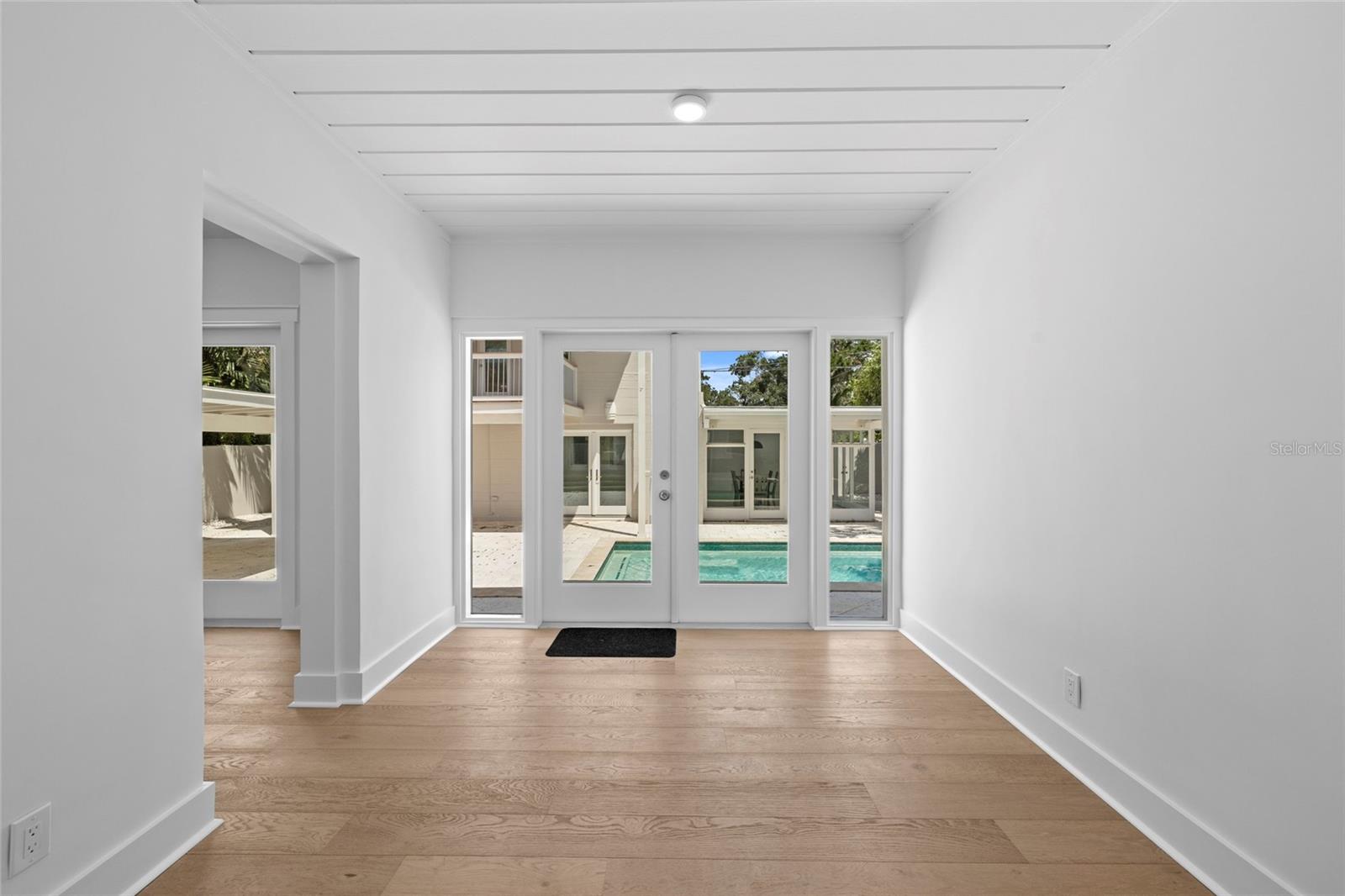 Image 26 of 65 For 860 Snell Isle Boulevard Ne