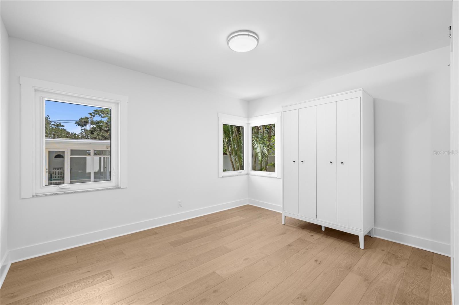 Image 36 of 65 For 860 Snell Isle Boulevard Ne