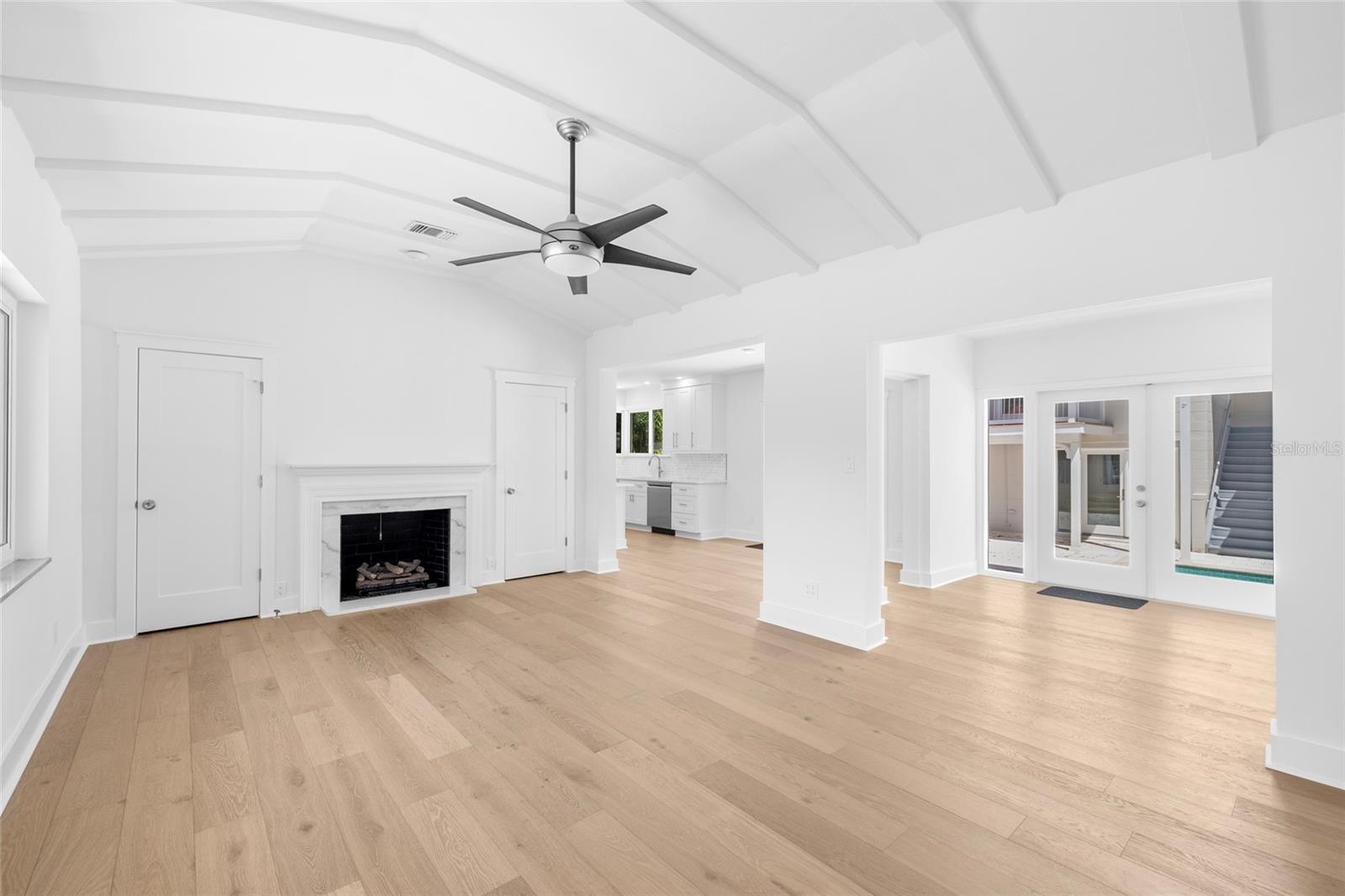 Image 5 of 65 For 860 Snell Isle Boulevard Ne