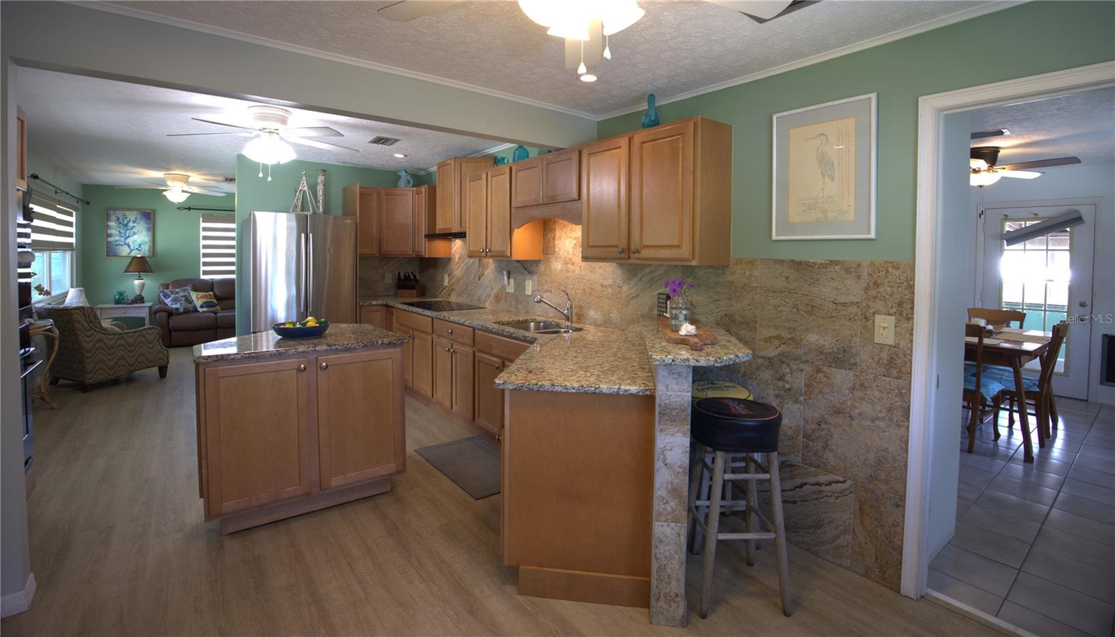 Image 2 of 30 For 113 Colonia Lane W