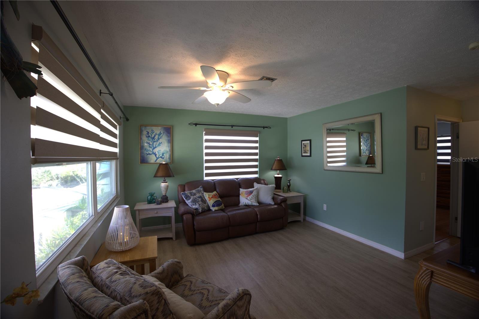 Image 4 of 30 For 113 Colonia Lane W