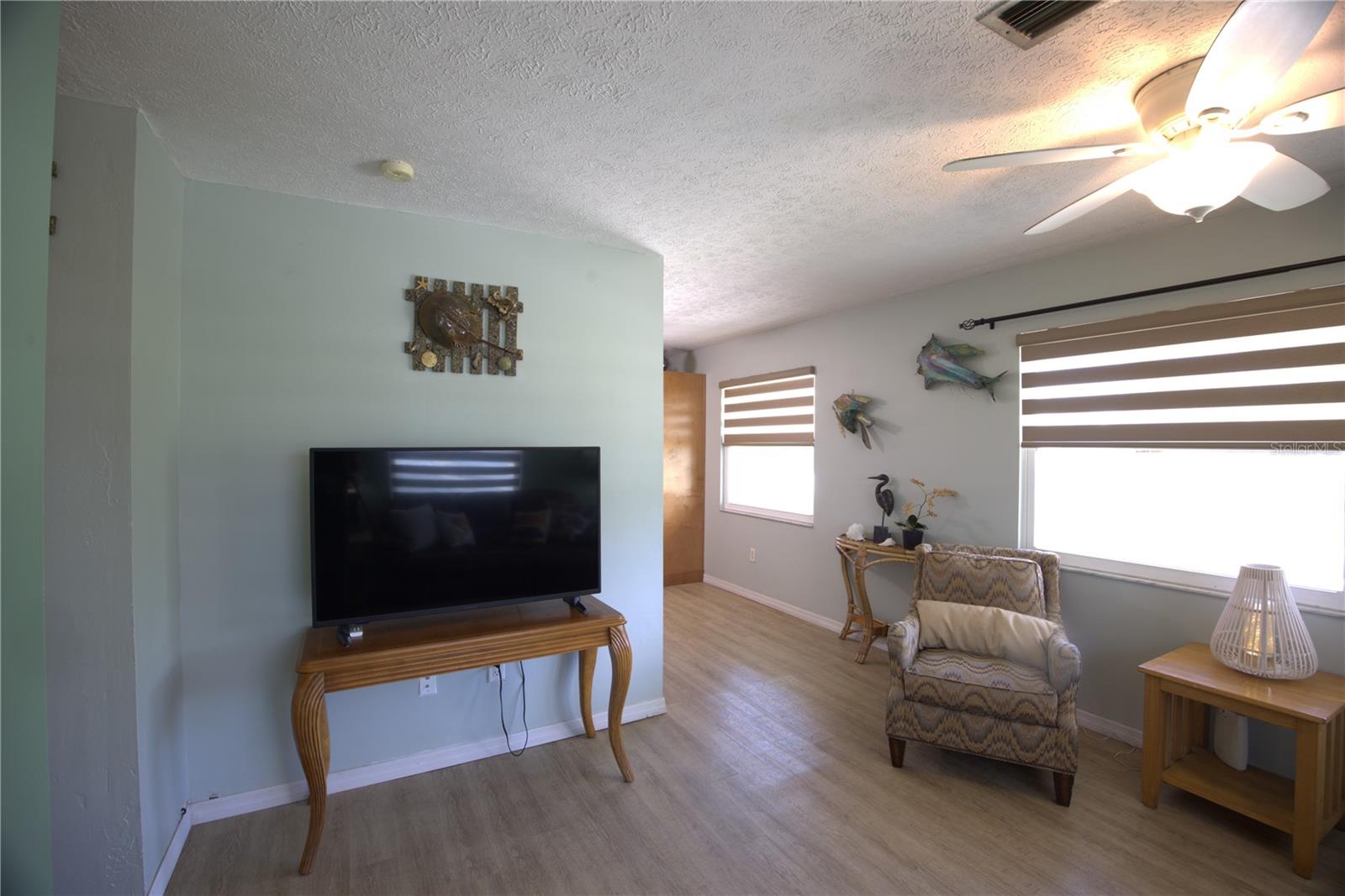 Image 5 of 30 For 113 Colonia Lane W