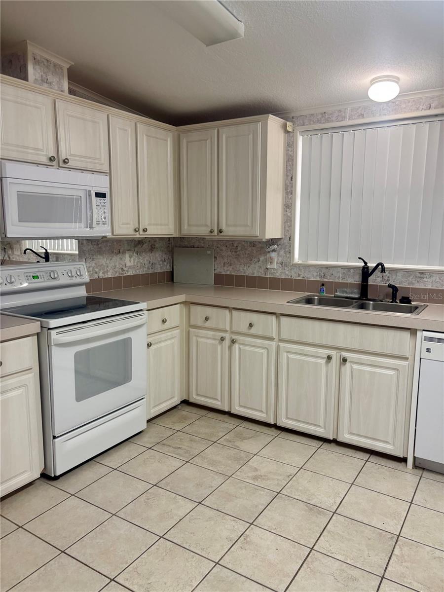 Image 4 of 30 For 8307 Nancy Lane