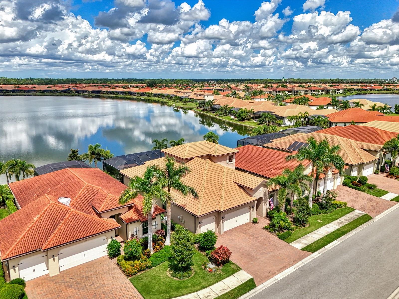 Image 4 of 99 For 259 Toscavilla Boulevard