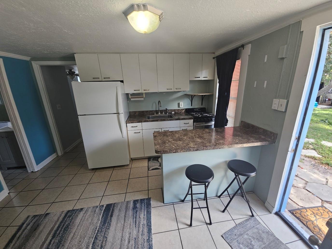 Image 2 of 7 For 2110 7th Avenue W