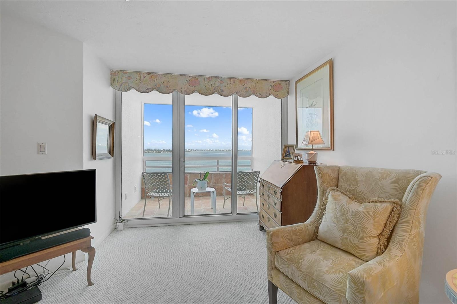 Image 17 of 58 For 888 Blvd Of The Arts  1704