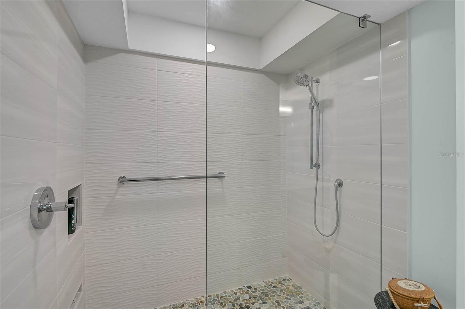 Image 21 of 58 For 888 Blvd Of The Arts  1704