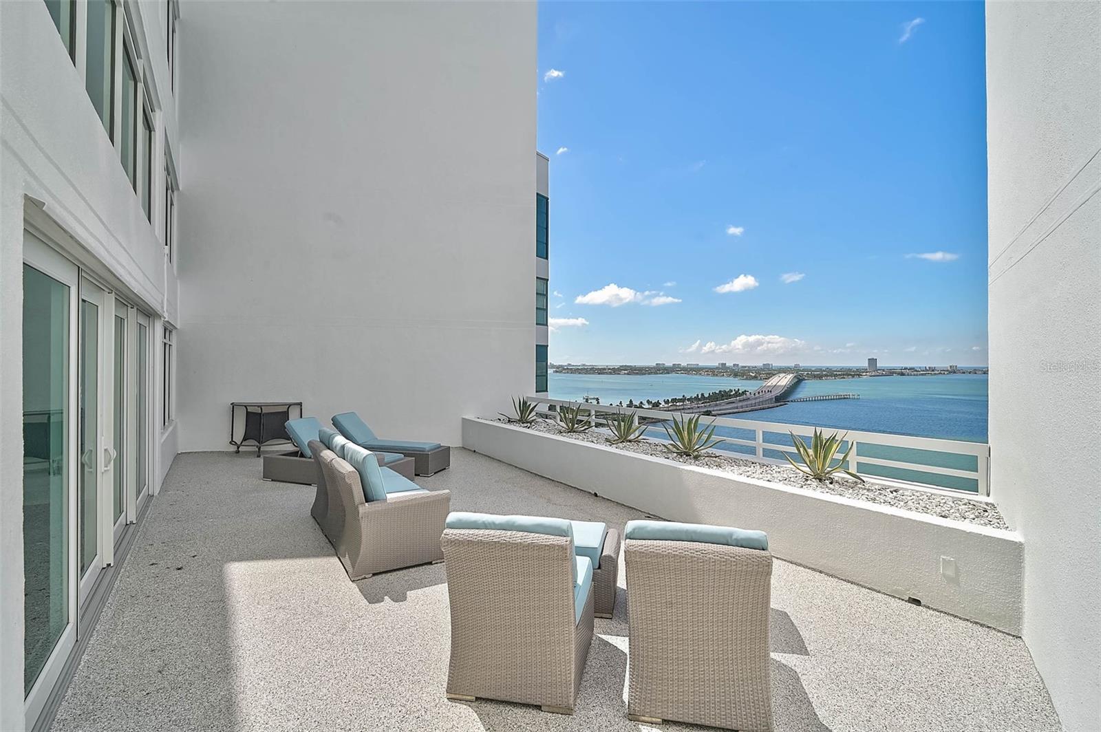 Image 37 of 58 For 888 Blvd Of The Arts  1704