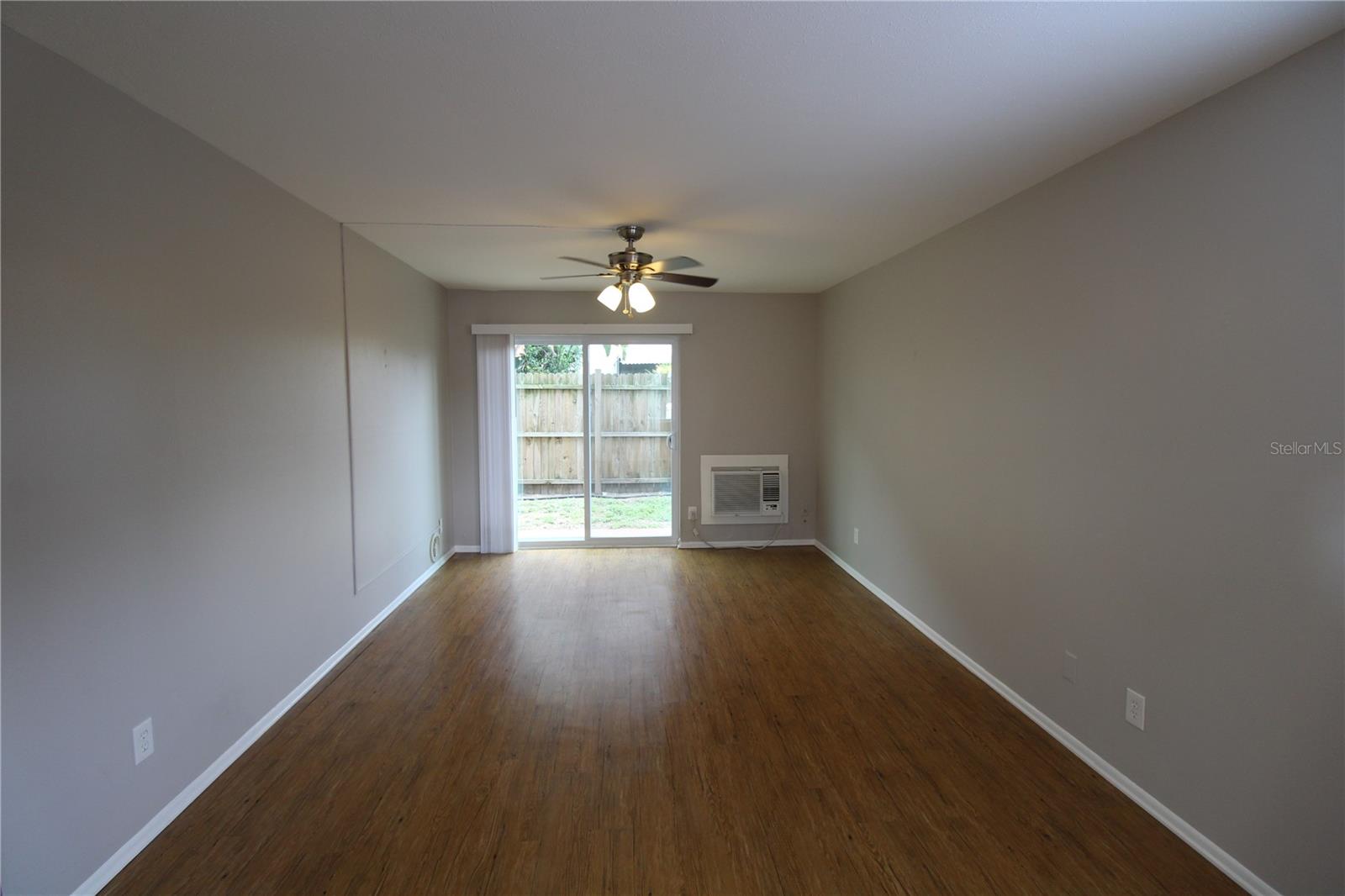Image 4 of 18 For 3001 Bee Ridge Road 106