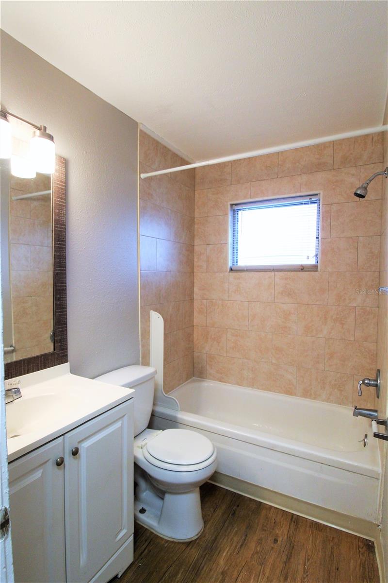 Image 5 of 18 For 3001 Bee Ridge Road 106
