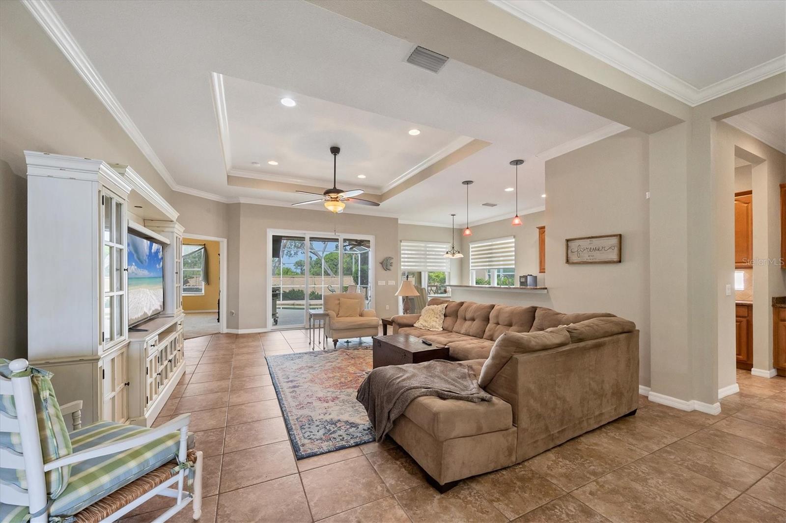 Listing photo id 9 for 3624 Summerwind Circle