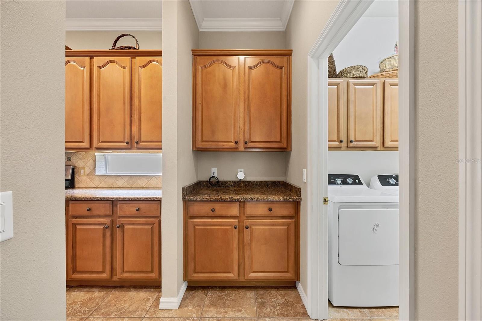 Listing photo id 16 for 3624 Summerwind Circle