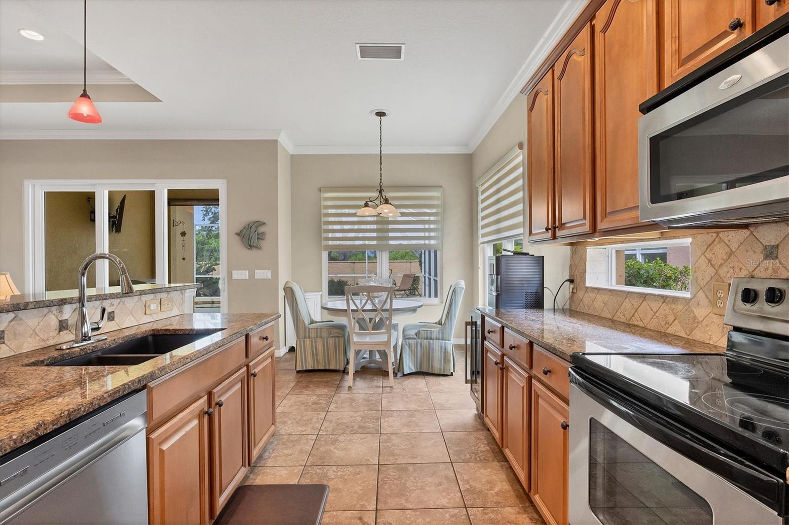 Listing photo id 17 for 3624 Summerwind Circle