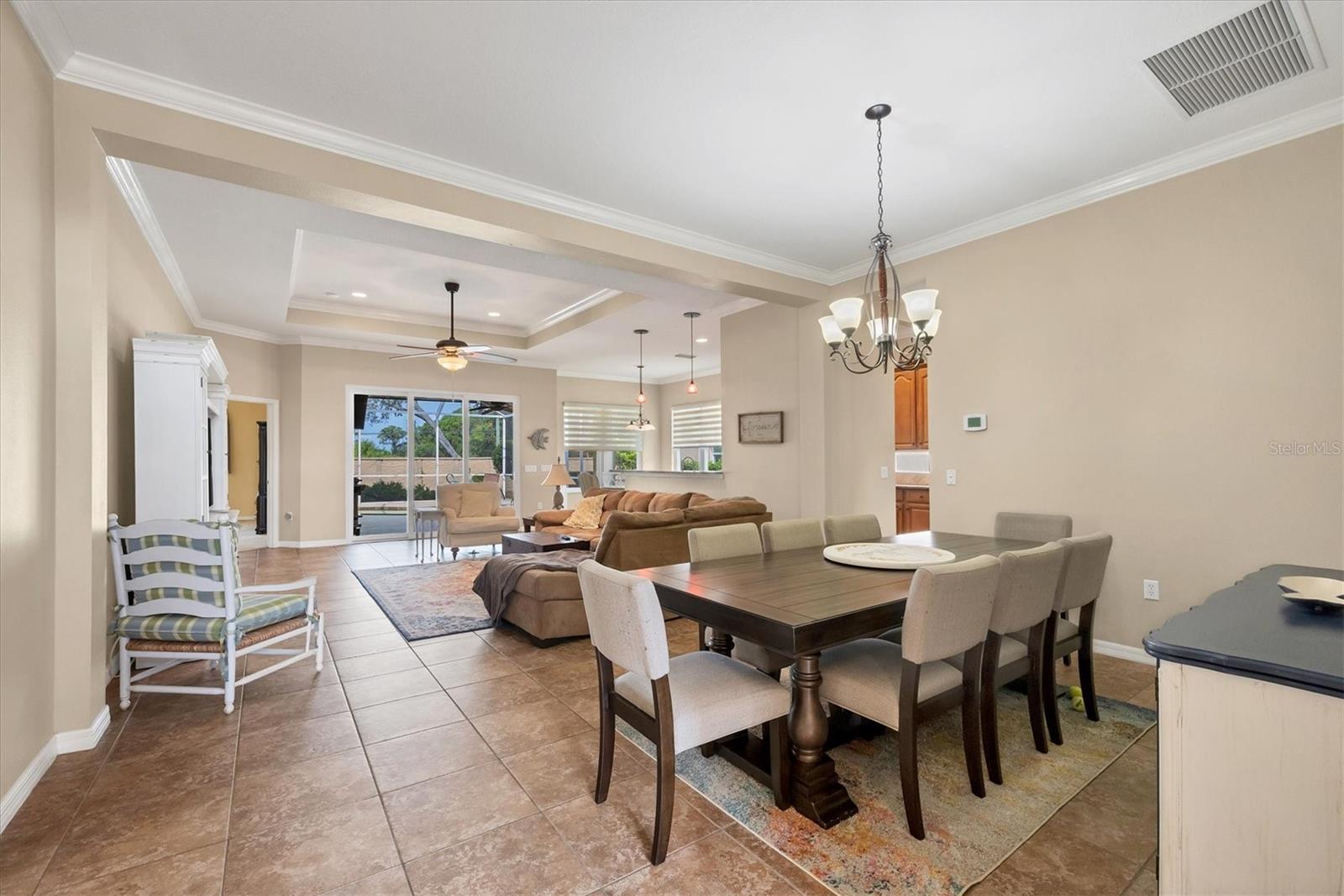 Listing photo id 21 for 3624 Summerwind Circle